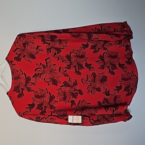 Coldwater Creek Classy NWT size small poinsettia button down blouse - Picture 8 of 9